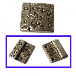 Magnetic clasp with flowers engraved 20x17mm, 15x3mm hole